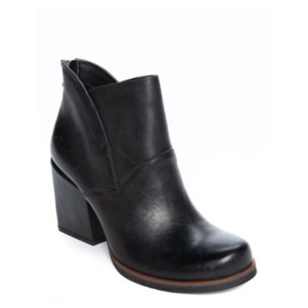 Korks by Kork Ease Dyoma Zip Booties